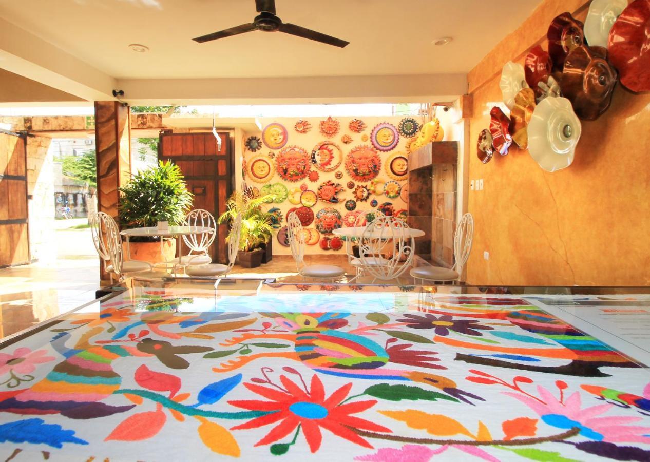 Papagayo Hotel Boutique Плая дел Кармен Екстериор снимка A floor painted with the technique